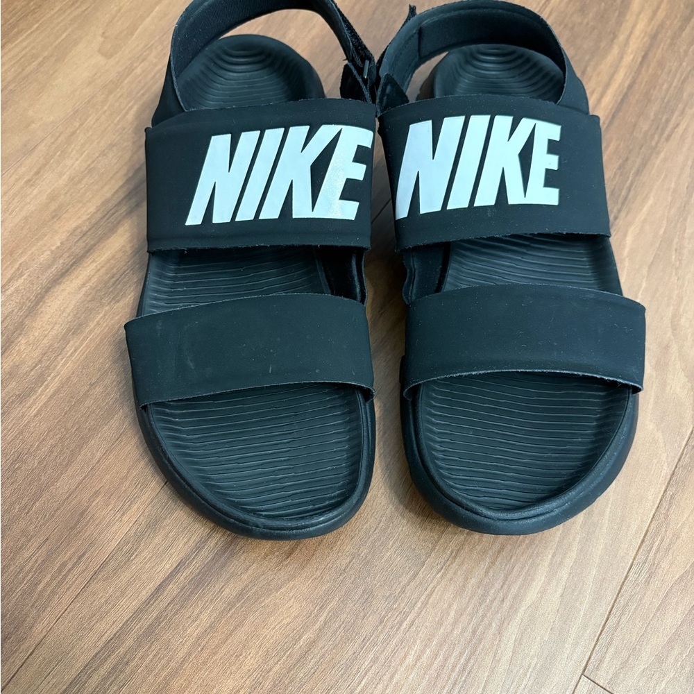 Nike women’s Black Slide Sandals